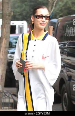 New York, NY, USA. Okt. 2021. Bella Hadid gesehen in Soho in New York City am 08. Oktober 2021. Quelle: Rw/Media Punch/Alamy Live News Stockfoto