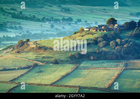 Morgenlicht über Great Fryupdale in der Nähe von Castleton an den North Yorkshire Moors, England. Stockfoto