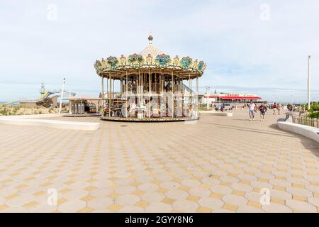 Altes Karussell auf dem Deich. Le Touquet Paris-Plage Stockfoto