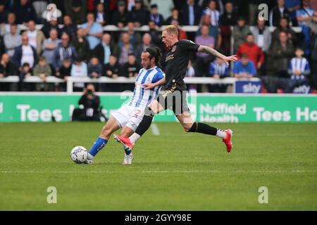 HARTLEPOOL, GROSSBRITANNIEN. OKT. Hartlepools Jamie Sterry und Northamptons Mitch Pinnock während des Sky Bet League 2-Spiels zwischen Hartlepool United und Northampton Town im Victoria Park, Hartlepool, am Samstag, 9. Oktober 2021. (Kredit: Harry Cook | MI News) Kredit: MI Nachrichten & Sport /Alamy Live News Stockfoto