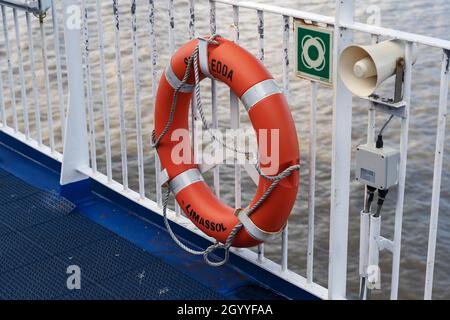 Ein Rettungsring auf der MS Stena Edda während einer Tageskreuzung der Stena Line Belfast nach Liverpool Birkenhead Stockfoto