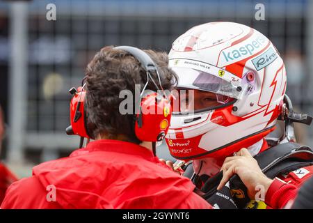 Istanbul, Türkei. Oktober 2021. LECLERC Charles (mco), Scuderia Ferrari SF21, Portrait während des Formel 1 Rolex Turkish Grand Prix 2021, 16. Runde der FIA Formel 1 Weltmeisterschaft 2021 vom 8. Bis 10. Oktober 2021 im Istanbul Park, in Tuzla, Türkei - Foto: Francois Flamand/DPPI/LiveMedia Kredit: Unabhängige Fotoagentur/Alamy Live News Stockfoto