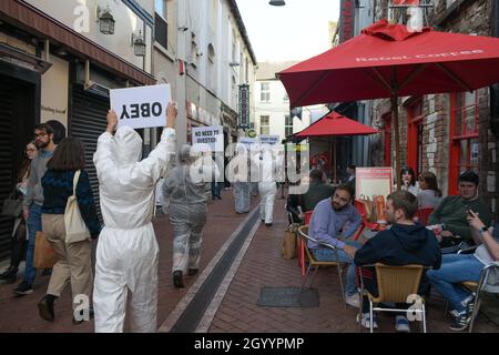 Cork City, Cork, Irland. Oktober 2021. In Cork fand eine stille Demonstration statt, um gegen die Pandemie von Covid 19 zu protestieren. Kredit; Karlis Dzjamko / Alamy Live News Stockfoto