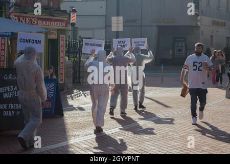 Cork City, Cork, Irland. Oktober 2021. In Cork fand eine stille Demonstration statt, um gegen die Pandemie von Covid 19 zu protestieren. Kredit; Karlis Dzjamko / Alamy Live News Stockfoto