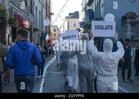 Cork City, Cork, Irland. Oktober 2021. In Cork fand eine stille Demonstration statt, um gegen die Pandemie von Covid 19 zu protestieren. Kredit; Karlis Dzjamko / Alamy Live News Stockfoto