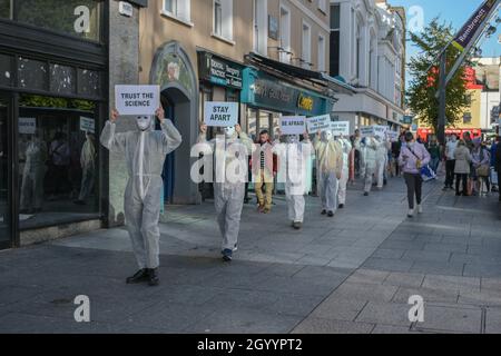 Cork City, Cork, Irland. Oktober 2021. In Cork fand eine stille Demonstration statt, um gegen die Pandemie von Covid 19 zu protestieren. Kredit; Karlis Dzjamko / Alamy Live News Stockfoto