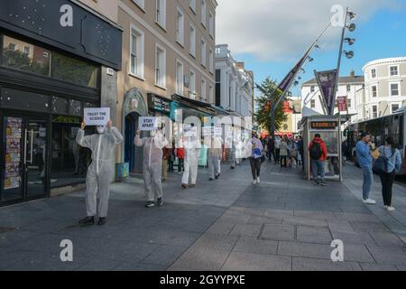 Cork City, Cork, Irland. Oktober 2021. In Cork fand eine stille Demonstration statt, um gegen die Pandemie von Covid 19 zu protestieren. Kredit; Karlis Dzjamko / Alamy Live News Stockfoto