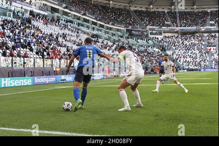 Turin, Italien. Oktober 2021. Domenico Berardi (Italien) und Jan Vertonghen (Belgien) während der UEFA Nations League, dem dritten Platz im Fußballspiel zwischen Italien und Belgien am 10. Oktober 2021 im Allianz-Stadion in Turin, Italien - Foto Nderim Kaceli/DPPI Credit: DPPI Media/Alamy Live News Stockfoto