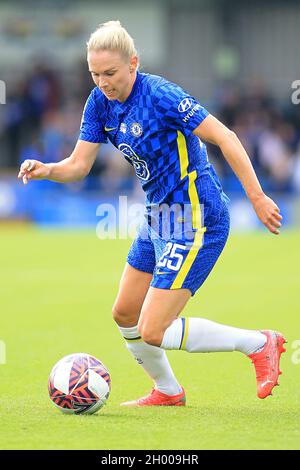 Kingston upon Thames, Großbritannien. Oktober 2021. Jonna Andersson von Chelsea Women in Aktion während des Spiels. Barclays FA Women's Super League Match, Chelsea Women gegen Leicester City Women in Kingsmeadow, Kingston upon Thames am Sonntag, den 10. Oktober 2021. Dieses Bild darf nur für redaktionelle Zwecke verwendet werden. Nur zur redaktionellen Verwendung, Lizenz für kommerzielle Nutzung erforderlich. Keine Verwendung bei Wetten, Spielen oder Veröffentlichungen in einem Club/einer Liga/einem Spieler.pic von Steffan Bowen/Andrew Orchard Sports Photography/Alamy Live News Credit: Andrew Orchard Sports Photography/Alamy Live News Stockfoto