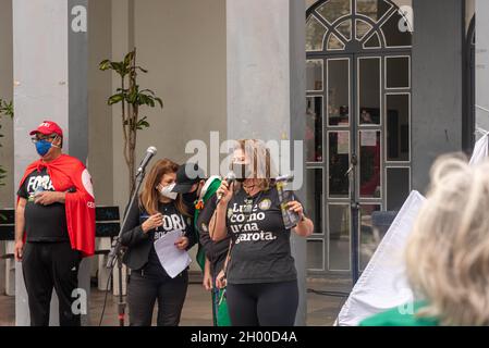 Santa Maria, RS, Brasilien. 02/10/2021. Antifaschistische politische Demonstrationen und gegen die Regierung bolsonaro. Antifaschistischer und antibolsonaristischer Akt Stockfoto