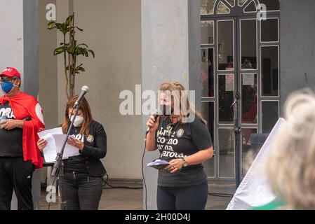 Santa Maria, RS, Brasilien. 02/10/2021. Antifaschistische politische Demonstrationen und gegen die Regierung bolsonaro. Antifaschistischer und antibolsonaristischer Akt Stockfoto