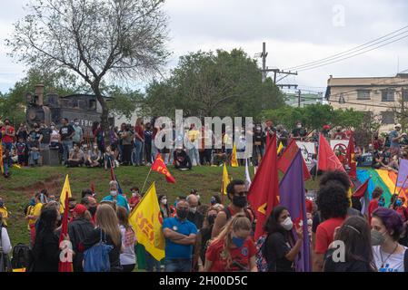 Santa Maria RS Brasilien. 10. Februar 2021. Antifaschistische Volksdemonstrationen gegen die Regierung bolsonaro. Antifaschistische und antigenozidale Proteste. Stockfoto