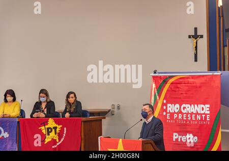 Santa Maria RS Brasilien. 10/08/2021. Regionales Ereignis der politischen Zugehörigkeit zur Arbeiterpartei. Stärkung der Rolle der Frauen. Wahlvorschau für 2022 in Brasilien Stockfoto