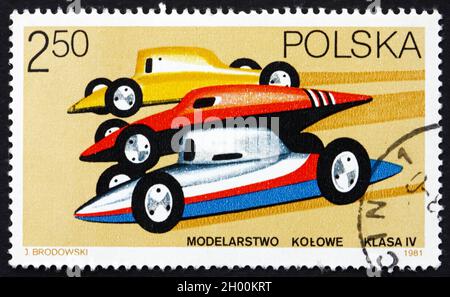 POLEN - UM 1981: Eine in Polen gedruckte Marke zeigt Rennwagen-Modelle, um 1981 Stockfoto