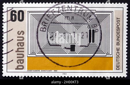 DEUTSCHLAND - UM 1983: Eine in Deutschland gedruckte Briefmarke zeigt Sanctuary, Zinc Lithograph, von Josef Albers, 1942, Bauhaus, Ca. 1983 Stockfoto