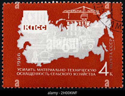 RUSSLAND - UM 1966: Eine in Russland gedruckte Briefmarke zeigt die Karte der UdSSR, um 1966 Stockfoto