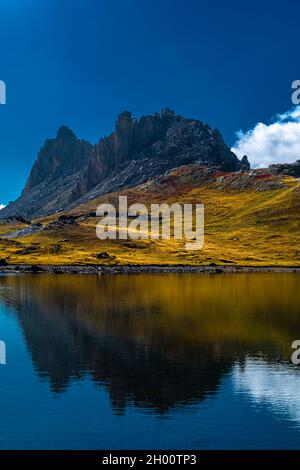 Die Berge der Provinz Cuneo mit ihren alpinen Seen. Auf etwa 2,800 Meter über dem Meeresspiegel, im Süden des Piemont, Szenarien von seltenen Ba Stockfoto