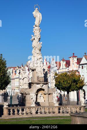 Blick auf die Pestsäule auf dem Hauptplatz von Telc oder Teltsch Stadt Stockfoto