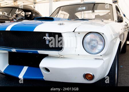 Italien, september 11 2021. Vallelungaklassiker. Legend Oldtimer-Motorsport der Sechziger Shelby Mustang Vorderansicht Stockfoto