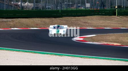 Italien, september 11 2021. Vallelungaklassiker. Historisches Rennen Lola T70 MK3 Prototyp Auto Aktion auf Rennstrecke Stockfoto