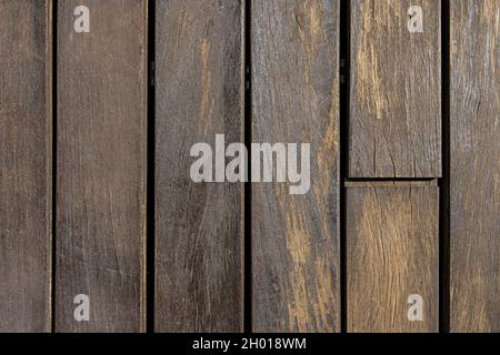 Akazienplanken, die eine neue Lackschicht benötigen. Vektor Holz Textur Hintergrund Stockfoto