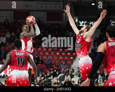 Varese, Italien . Oktober 2021. Anthony Beane OpenJobMetis Varese ,Openjobmetis Varese - AX Armani Exchange Milano LBA Italy Championship 2021/2022 on 10 October 2021 in Enerxenia Arena in Varese, Italy Credit: Fabio Averna/Alamy Live News Stockfoto