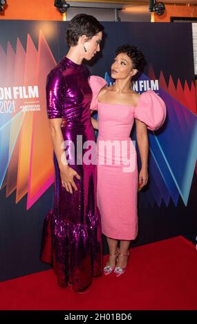 LONDON, ENGLAND 8 OCT 21: Rebecca Hall und Ruth Negga besuchen die ‘Passing’ European Premiere auf dem Curzon Mayfair, London, Großbritannien, am 8. Oktober 2021. Foto von Gary Mitchell/Alamy Live News Stockfoto