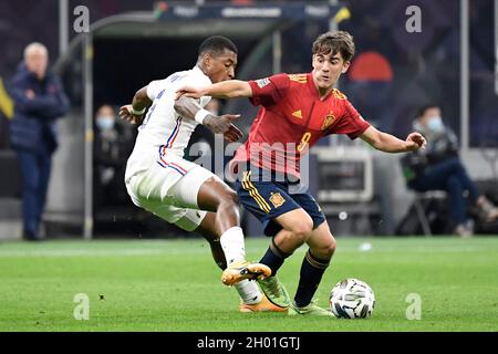 Mailand, Italien. Oktober 2021. Presnel Kimpembe aus Frankreich und Pablo Martin Paez Gavira Gavi aus Spanien während des UEFA Nations League-Finalspiels zwischen Spanien und Frankreich im San Siro-Stadion in Mailand (Italien) am 10. Oktober 2021. Foto Andrea Staccioli/Insidefoto Kredit: Insidefoto srl/Alamy Live News Stockfoto