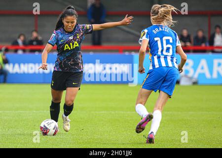 Crawley, Großbritannien. Dezember 2019. Tottenham attackiert während des Superligaspiels der Frauen zwischen Brighton & Hove Albion und Tottenham Hotspur im People's Pension Stadium in Crawley. Kredit: SPP Sport Pressefoto. /Alamy Live News Stockfoto