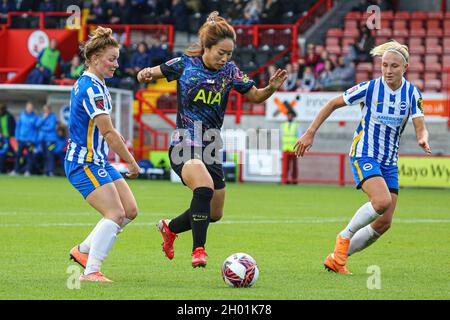 Crawley, Großbritannien. Dezember 2019. Tottenham attackiert während des Superligaspiels der Frauen zwischen Brighton & Hove Albion und Tottenham Hotspur im People's Pension Stadium in Crawley. Kredit: SPP Sport Pressefoto. /Alamy Live News Stockfoto