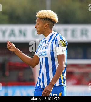 Crawley, Großbritannien. Dezember 2019. Victoria Williams (20 Brighton) während des Superligaspiels der Frauen zwischen Brighton & Hove Albion und Tottenham Hotspur im People's Pension Stadium in Crawley. Kredit: SPP Sport Pressefoto. /Alamy Live News Stockfoto