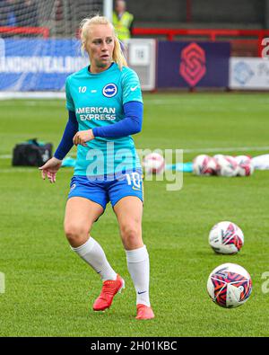 Crawley, Großbritannien. Dezember 2019. Inessa Kaagman (10 Brighton) während des Super League-Spiels der Frauen zwischen Brighton & Hove Albion und Tottenham Hotspur im People's Pension Stadium in Crawley. Kredit: SPP Sport Pressefoto. /Alamy Live News Stockfoto