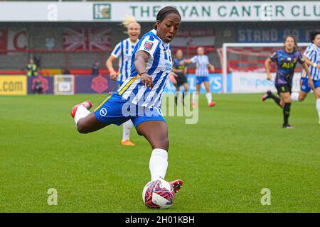Crawley, Großbritannien. Dezember 2019. Danielle Carter (18 Brighton) während des Superligaspiels der Frauen zwischen Brighton & Hove Albion und Tottenham Hotspur im People's Pension Stadium in Crawley. Kredit: SPP Sport Pressefoto. /Alamy Live News Stockfoto