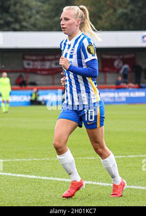 Crawley, Großbritannien. Dezember 2019. Inessa Kaagman (10 Brighton) während des Super League-Spiels der Frauen zwischen Brighton & Hove Albion und Tottenham Hotspur im People's Pension Stadium in Crawley. Kredit: SPP Sport Pressefoto. /Alamy Live News Stockfoto