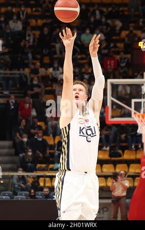 Bologna, Italien. Oktober 2021. Robin Benzing (Kigili Fortitudo Bologna) während der Serie A1 italienischen LBA Basketball-Meisterschaft Spiel Kigili Fortitudo Bologna gegen. Carpegna Prosciutto Victoria Libertas Pallacanestro Pesaro im Sportpalast Paladozza - Bologna, 10. Oktober 2021 Kredit: Unabhängige Fotoagentur/Alamy Live Nachrichten Stockfoto
