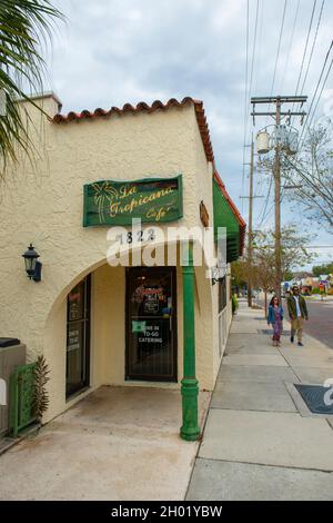 Tropicana Cafe an der 1822 E 7th Avenue an der N 19th Street im historischen Viertel von Ybor City in Tampa, Florida, USA. Stockfoto