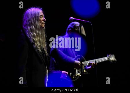 Rom, Italien. Oktober 2021. Patti Smith während des Konzerts in La Nuvola Roma, im Rahmen der ersten Ausgabe der Veranstaltung Riemgere, gefördert von EUR Culture per Roma, 10. Oktober 2021 Quelle: Live Media Publishing Group/Alamy Live News Stockfoto