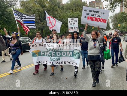 New York, NY, USA. Oktober 2021. New York Freedom Rally gegen Impfmandate am 10. Oktober 2021 im Gracie Mansion in New York City. Kredit: Rainmaker Fotos/Media Punch/Alamy Live Nachrichten Stockfoto