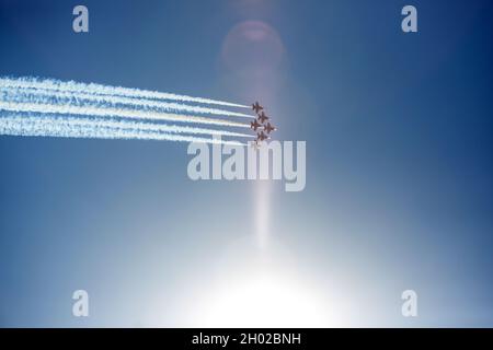 Sausalito, CA, USA. 9. Oktober 2021. Blue Angles fliegen während einer Fleet Week Air Show 2021 von Sausalito, Kalifornien, aus. Stockfoto