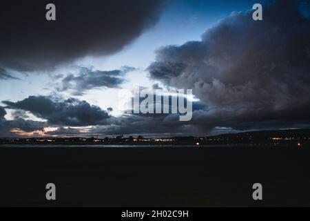 flughafen glasgow stürmische Wolken Stockfoto