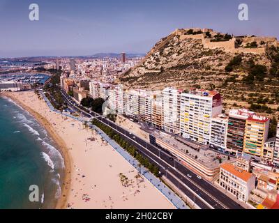 Luftaufnahme von Alicante mit Schloss Stockfoto