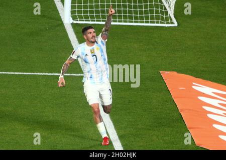 BUENOS AIRES, 11.10.2021: Argentinien steht Uruguay bei der 5. Qualifikationsrunde für die Weltmeisterschaft 2022 in Katar im Stadion Monumental gegenüber. Stockfoto