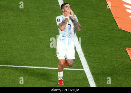 BUENOS AIRES, 11.10.2021: Argentinien steht Uruguay bei der 5. Qualifikationsrunde für die Weltmeisterschaft 2022 in Katar im Stadion Monumental gegenüber. Stockfoto