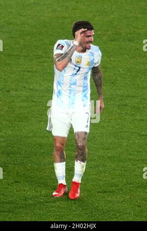 BUENOS AIRES, 11.10.2021: Argentinien steht Uruguay bei der 5. Qualifikationsrunde für die Weltmeisterschaft 2022 in Katar im Stadion Monumental gegenüber. Stockfoto