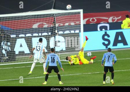 BUENOS AIRES, 11.10.2021: Argentinien steht Uruguay bei der 5. Qualifikationsrunde für die Weltmeisterschaft 2022 in Katar im Stadion Monumental gegenüber. Stockfoto