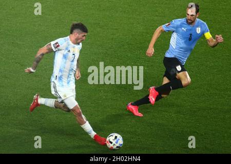 BUENOS AIRES, 11.10.2021: Argentinien steht Uruguay bei der 5. Qualifikationsrunde für die Weltmeisterschaft 2022 in Katar im Stadion Monumental gegenüber. Stockfoto