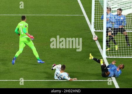 BUENOS AIRES, 11.10.2021: Argentinien steht Uruguay bei der 5. Qualifikationsrunde für die Weltmeisterschaft 2022 in Katar im Stadion Monumental gegenüber. Stockfoto