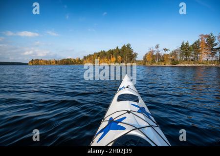 Kajakfahren rund um die Ruuhonsaaret-Inseln, Taipalsaari, Finnland Stockfoto