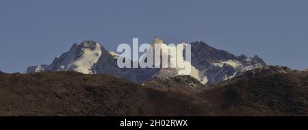 Schneebedeckter himalaya-Gipfel von der tawang-Bergstation in arunachal pradesh, nordostindien Stockfoto