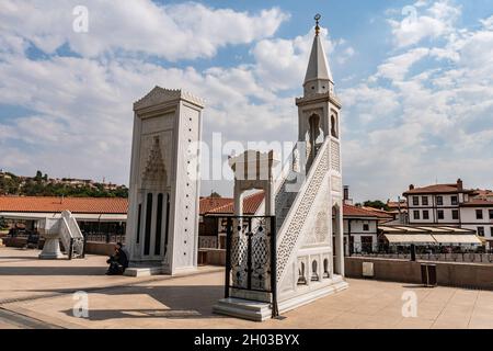 Ankara Haci Bayram Turbesi Mausoleum atemberaubende malerische Aussicht auf Mihrab an einem Tag des blauen Himmels im Sommer Stockfoto